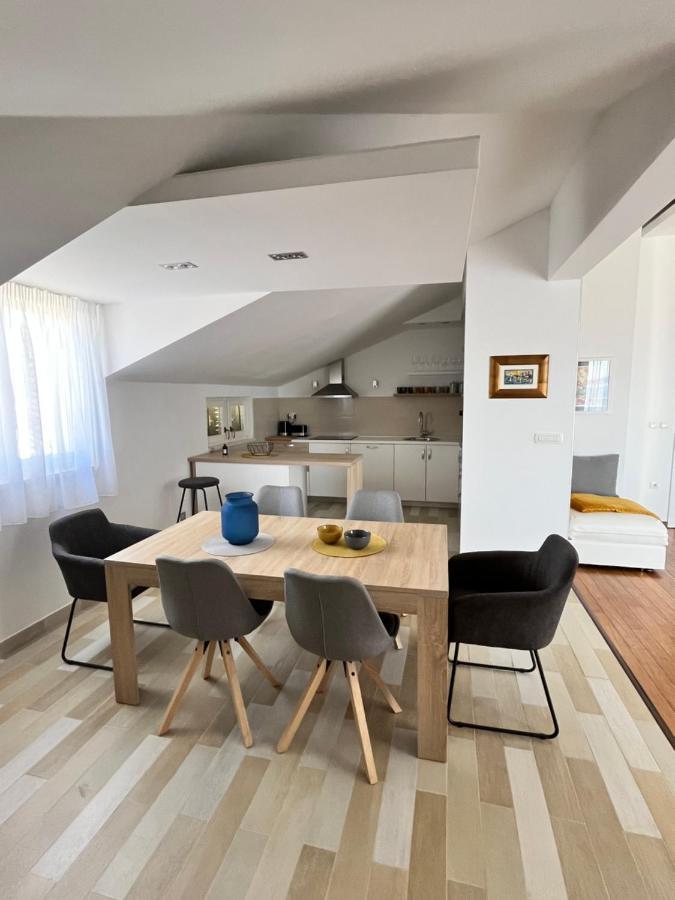Sky - Beautiful Rooftop Apartment With Shared Pool Split Exterior foto