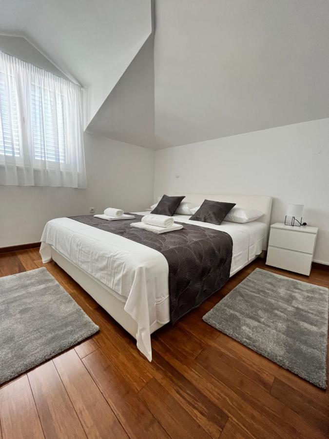 Sky - Beautiful Rooftop Apartment With Shared Pool Split Exterior foto