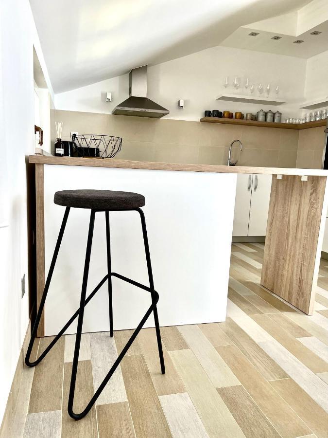 Sky - Beautiful Rooftop Apartment With Shared Pool Split Exterior foto