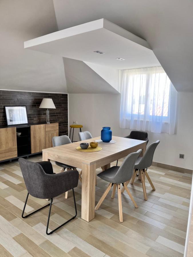 Sky - Beautiful Rooftop Apartment With Shared Pool Split Exterior foto