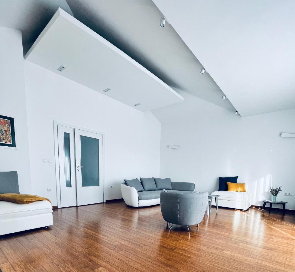 Sky - Beautiful Rooftop Apartment With Shared Pool Split Exterior foto