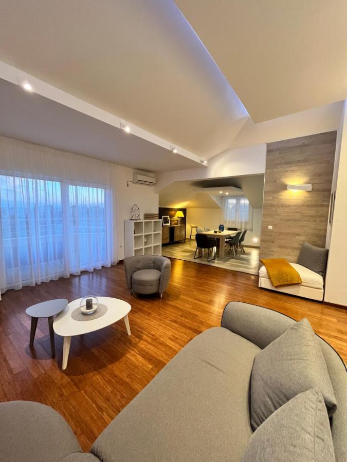 Sky - Beautiful Rooftop Apartment With Shared Pool Split Exterior foto