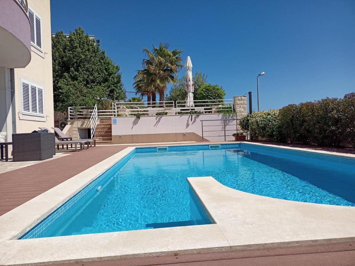 Sky - Beautiful Rooftop Apartment With Shared Pool Split Exterior foto